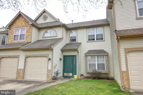 90 Sandhurst Dr, Mount Laurel, NJ 08054