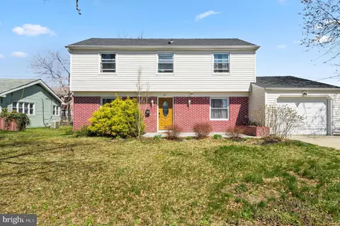 39 Buttercup Ln, Willingboro, NJ 08046