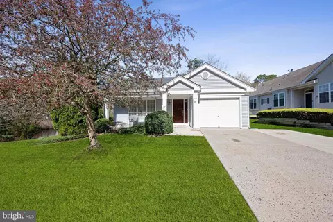 23 Huntington Dr, Southampton, NJ 08088