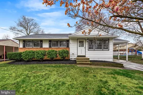 1002 Neck Rd, Burlington, NJ 08016