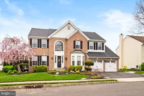 11 Gate Ct, Burlington, NJ 08016