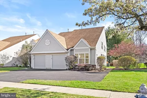 40 Magnolia Ct, Bordentown, NJ 08505