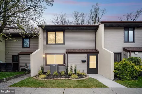 8 W Azalea Ln, Mount Laurel, NJ 08054
