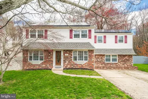 68 Wellington Pl, Burlington, NJ 08016