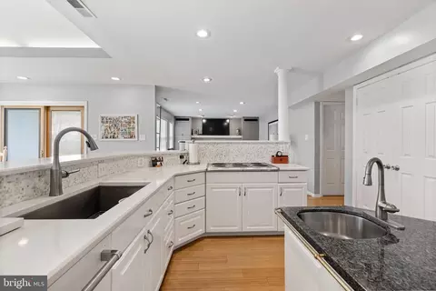 Kitchen - 6 Boothby Ct, Mount Laurel, NJ 08054 photo 6 of 8