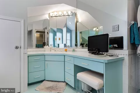 Bath - 6 Boothby Ct, Mount Laurel, NJ 08054 photo 3 of 6