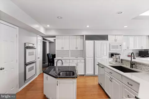 Kitchen - 6 Boothby Ct, Mount Laurel, NJ 08054 photo 3 of 8