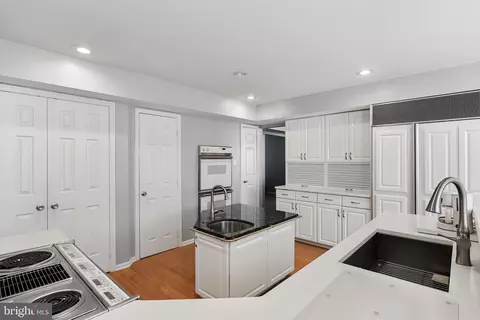 Kitchen - 6 Boothby Ct, Mount Laurel, NJ 08054 photo 2 of 8