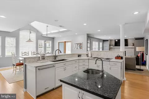 Kitchen - 6 Boothby Ct, Mount Laurel, NJ 08054 photo 5 of 8
