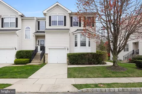 317 Huntington Dr, Delran, NJ 08075