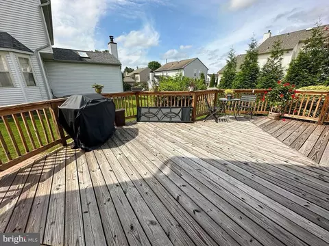 Exterior - 4 Teaberry Ln, Delran, NJ 08075 photo 2 of 9