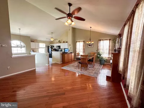 Living - 4 Teaberry Ln, Delran, NJ 08075 photo 2 of 7