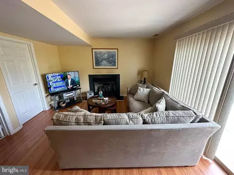 Living - 4 Teaberry Ln, Delran, NJ 08075 photo 6 of 7