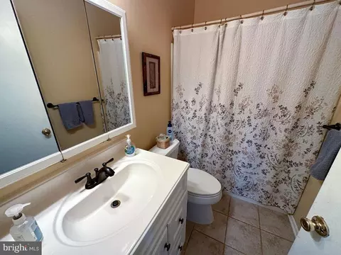 Bath - 4 Teaberry Ln, Delran, NJ 08075 photo 1 of 3