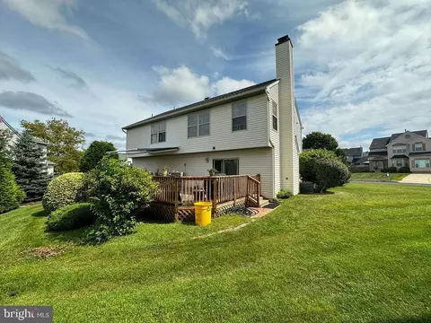 Exterior - 4 Teaberry Ln, Delran, NJ 08075 photo 5 of 9
