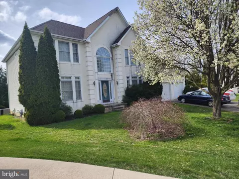 10 Bay Hill Ct, Mount Holly, NJ 08060