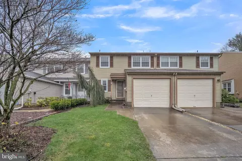 18 Farnwood Rd, Mount Laurel, NJ 08054