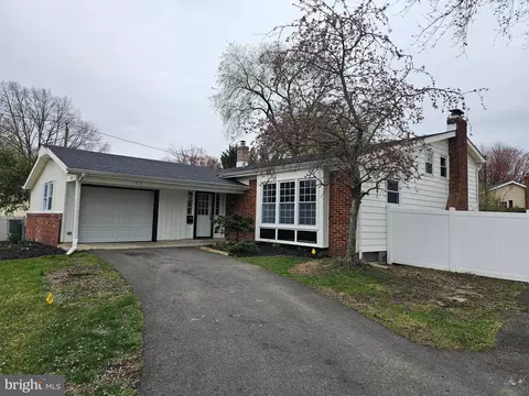 102 Oakmont Rd, Mount Laurel, NJ 08054