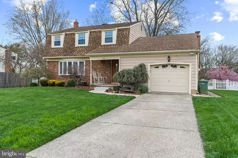 19 Knightswood Dr, Marlton, NJ 08053