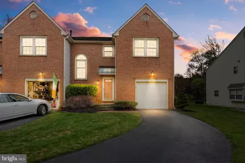 2 Dorset Dr, Medford, NJ 08055