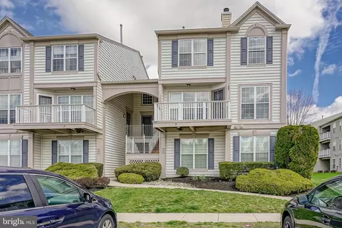 132 Rosebay Ct, Delran, NJ 08075