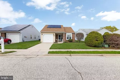 32 Bastian Dr, Mount Laurel, NJ 08054