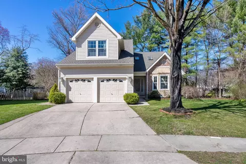 9 Christopher Mills Dr, Mount Laurel, NJ 08054
