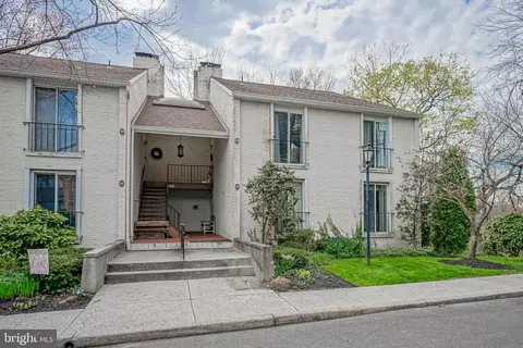 16 S Close, Moorestown, NJ 08057