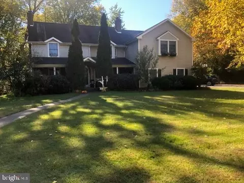 216 N Riding Dr, Moorestown, NJ 08057