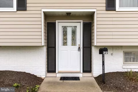 125 Woodview Ln, Cinnaminson, NJ 08077