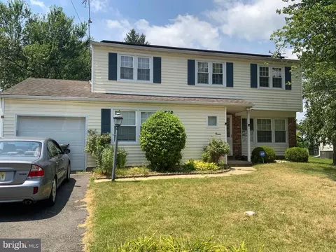 20 Longwood Dr, Burlington, NJ 08016