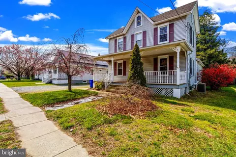 653 Delaware Ave, Florence, NJ 08518