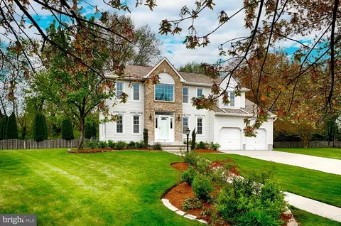 6 Hollingshead Ct, Medford, NJ 08055