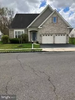 8 Daisy Ct, Marlton, NJ 08053