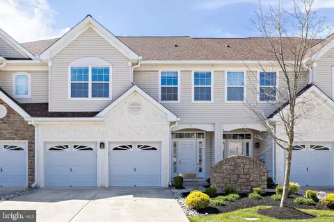 9 Tudor Ct, Marlton, NJ 08053