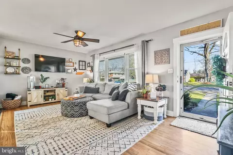 Living - 408 Main St, Delran, NJ 08075 photo 1 of 2