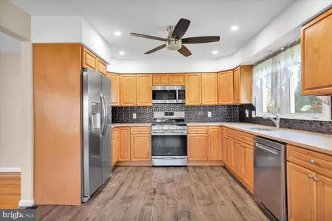 Kitchen - 8 Sequoia Dr, Cinnaminson, NJ 08077 photo 2 of 3