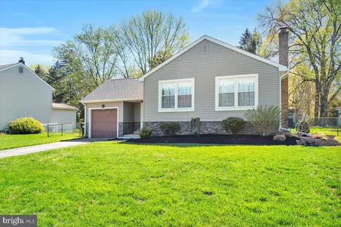 8 Sequoia Dr, Cinnaminson, NJ 08077