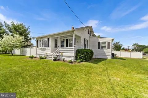 1105 Columbus Rd, Burlington, NJ 08016