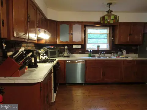 31 Elmwood Dr, Tabernacle, NJ 08088