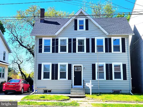 16 W 3rd St, Florence, NJ 08518