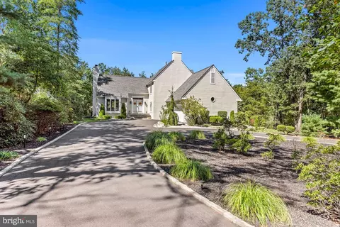 4 Corsham Dr, Medford, NJ 08055