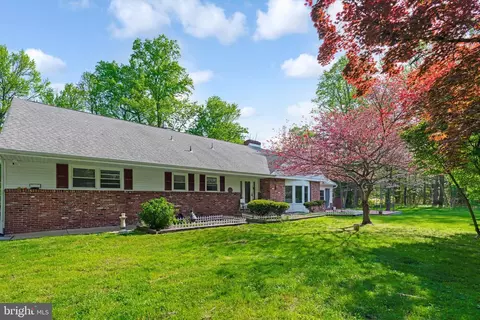 175 Taunton Lake Rd, Marlton, NJ 08053