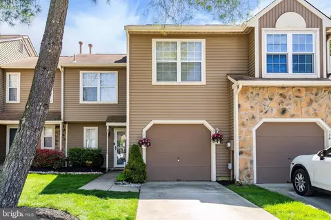 335 Ericson Ct, Mount Laurel, NJ 08054