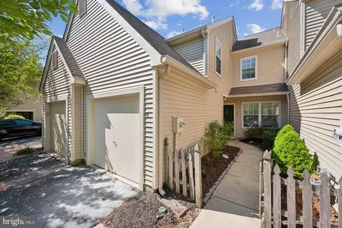 91 Woodlake Dr, Marlton, NJ 08053