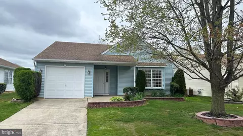 60 Horseshoe Ln N, Columbus, NJ 08022