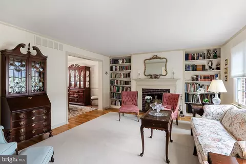 Living - 727 Beacon, Mount Laurel, NJ 08054 photo 2 of 8