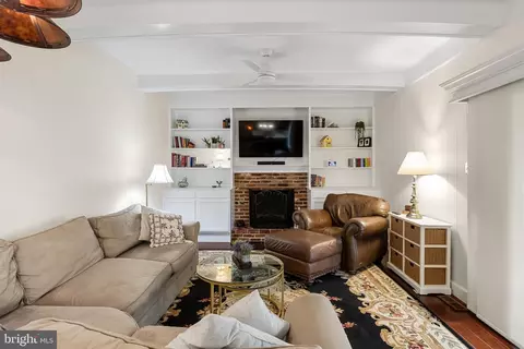Living - 727 Beacon, Mount Laurel, NJ 08054 photo 4 of 8