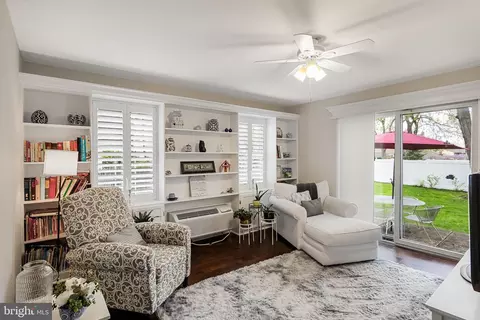 Living - 727 Beacon, Mount Laurel, NJ 08054 photo 8 of 8
