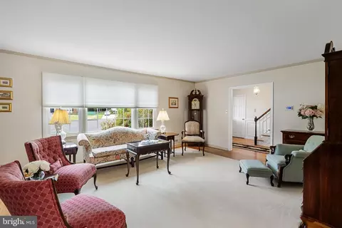 Living - 727 Beacon, Mount Laurel, NJ 08054 photo 3 of 8